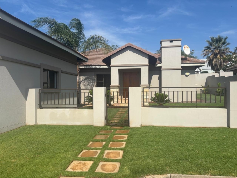 To Let 3 Bedroom Property for Rent in Wilkoppies North West